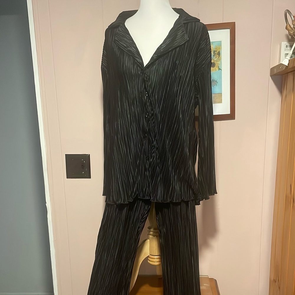 Comfortable and cute 2 piece large